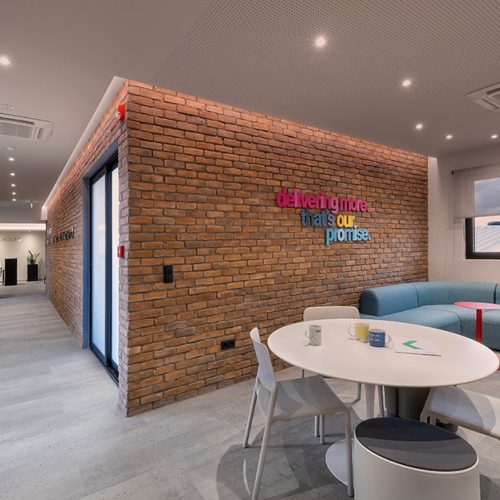 Collaborative lounge area designed by STIRIXIS Group, combining warmth, trust, and informal connection.